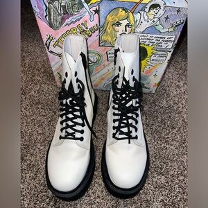 worn twice vvguc size 8.5 W will ship with original shoe box that’s pictured